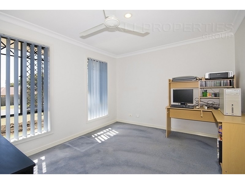 33 Belmore Crescent, Forest Lake QLD 4078