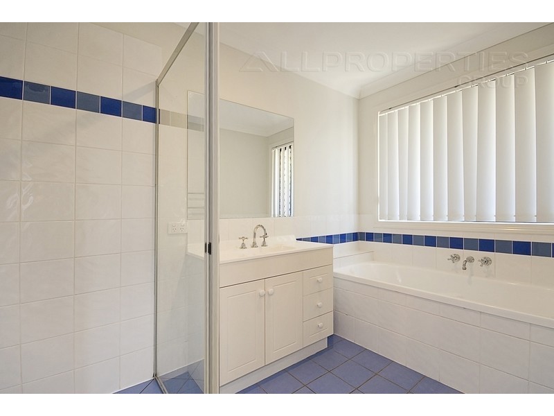33 Belmore Crescent, Forest Lake QLD 4078