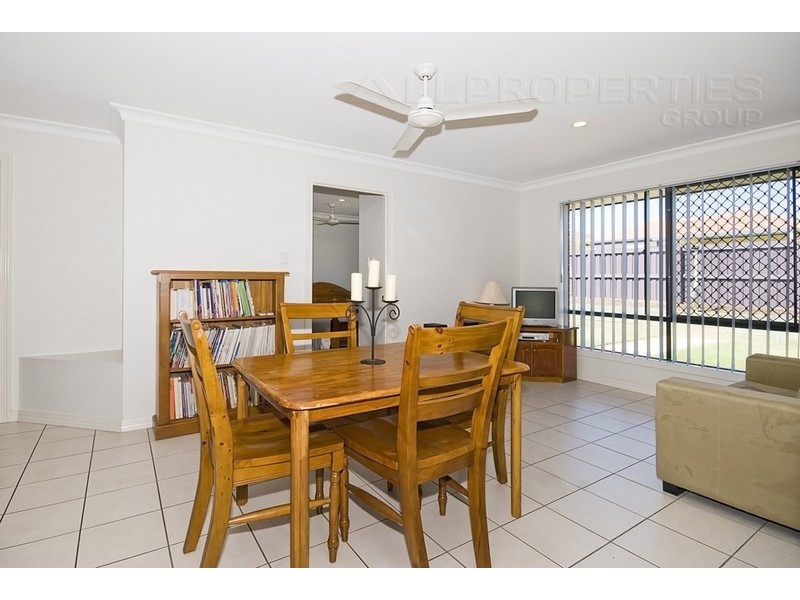 33 Belmore Crescent, Forest Lake QLD 4078