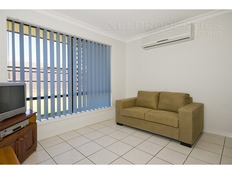 33 Belmore Crescent, Forest Lake QLD 4078