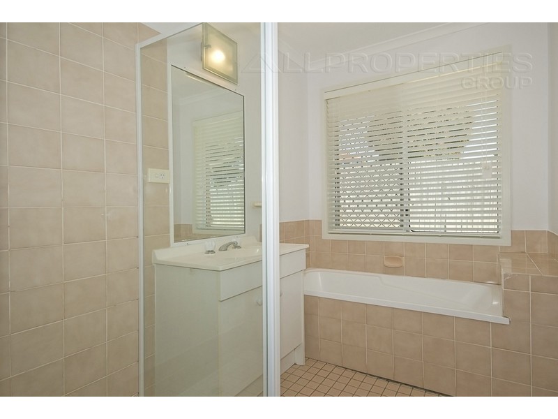 8 Tiaro Close, Durack QLD 4077