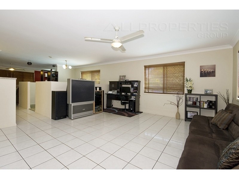 51 Colisa Crescent, Regents Park QLD 4118