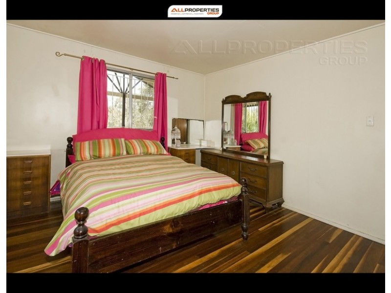 47 DOBBS ST, Holland Park West QLD 4121