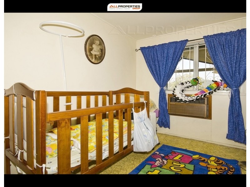 47 DOBBS ST, Holland Park West QLD 4121