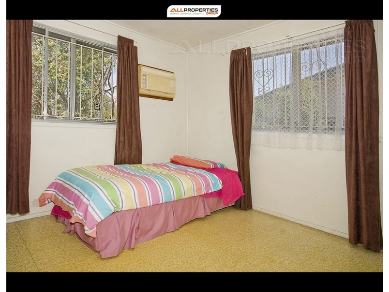 47 DOBBS ST, Holland Park West QLD 4121