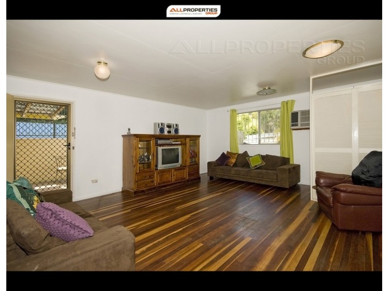 47 DOBBS ST, Holland Park West QLD 4121