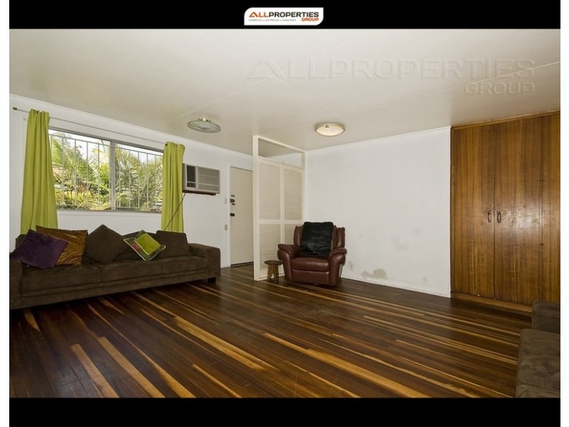47 DOBBS ST, Holland Park West QLD 4121