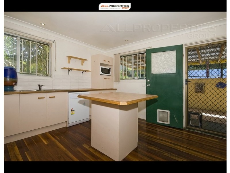 47 DOBBS ST, Holland Park West QLD 4121