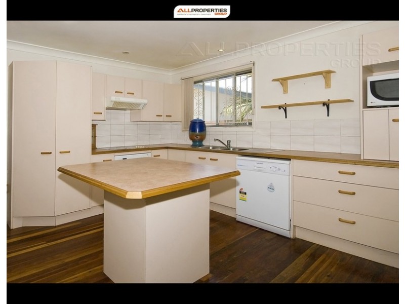 47 DOBBS ST, Holland Park West QLD 4121