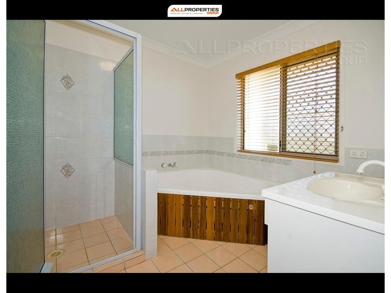 8 Bandicoot Cres, Doolandella QLD 4077