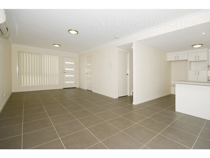 1 Emerald Drive, Regents Park QLD 4118