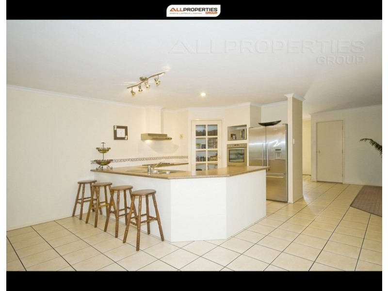 12 Oakview St, Parkinson QLD 4115