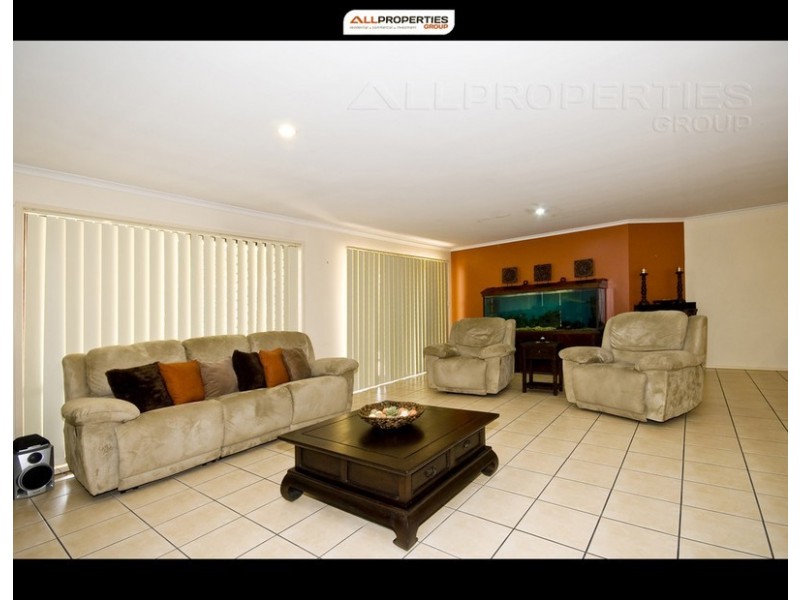 12 Oakview St, Parkinson QLD 4115