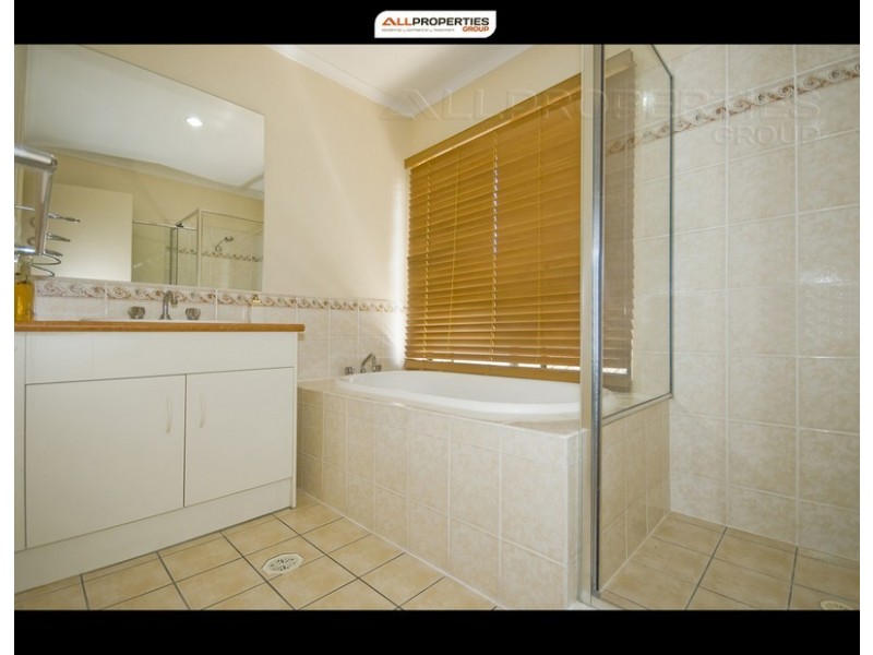 12 Oakview St, Parkinson QLD 4115