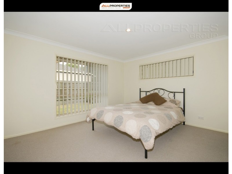 5 Hattah Place, Parkinson QLD 4115