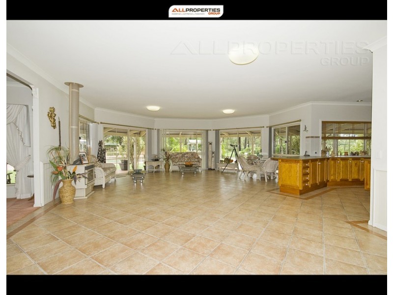 305 Forestdale Drive, Forestdale QLD 4118