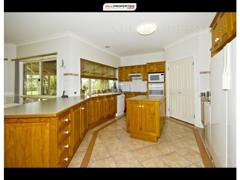 305 Forestdale Drive, Forestdale QLD 4118