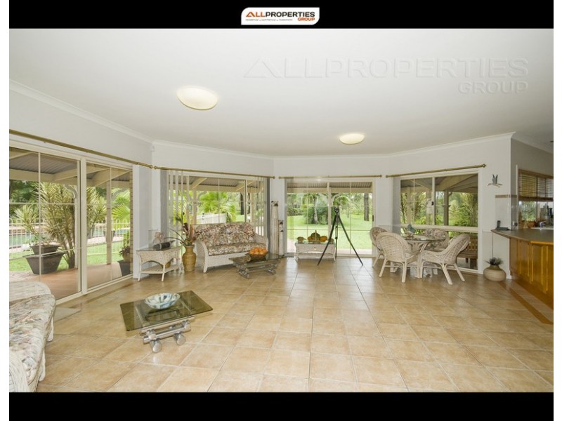 305 Forestdale Drive, Forestdale QLD 4118