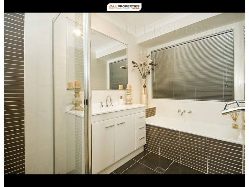 15 Bridgewater Cl, Trinity Green, Drewvale QLD 4116