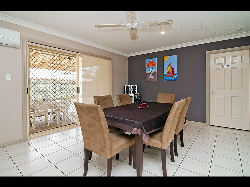 4 TALTY RISE, Regents Park QLD 4118