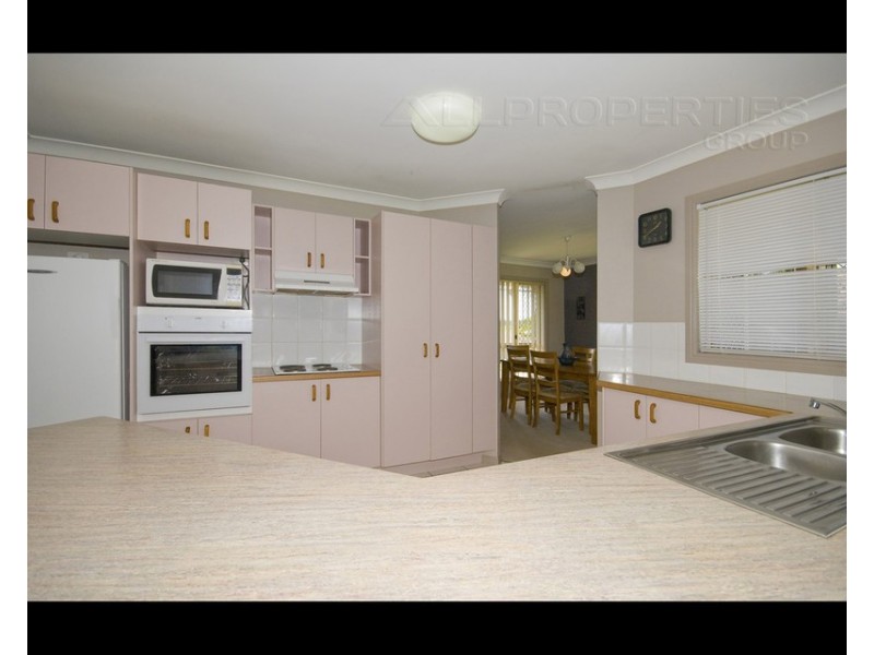 4 TALTY RISE, Regents Park QLD 4118