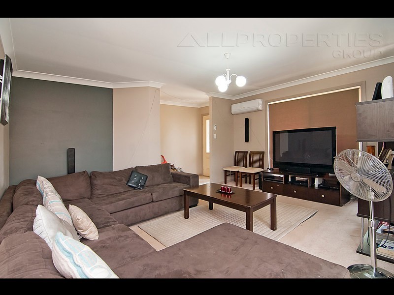 4 TALTY RISE, Regents Park QLD 4118