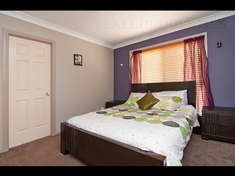 4 TALTY RISE, Regents Park QLD 4118