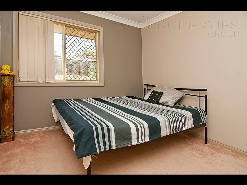 4 TALTY RISE, Regents Park QLD 4118