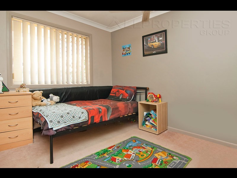 4 TALTY RISE, Regents Park QLD 4118