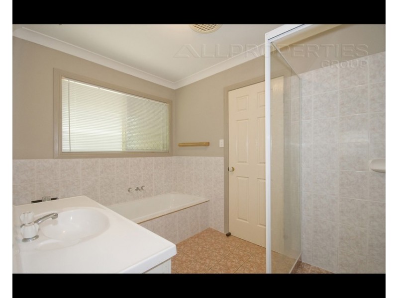 4 TALTY RISE, Regents Park QLD 4118