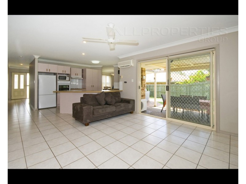 4 TALTY RISE, Regents Park QLD 4118