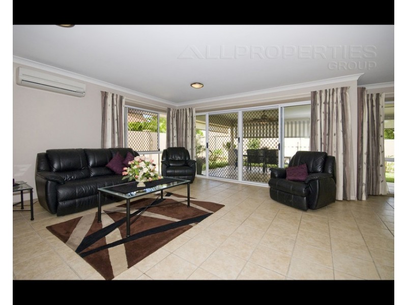 3 Cocoparra Cres, Parkinson QLD 4115
