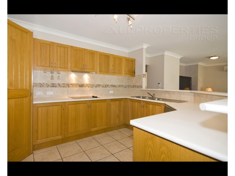 3 Cocoparra Cres, Parkinson QLD 4115