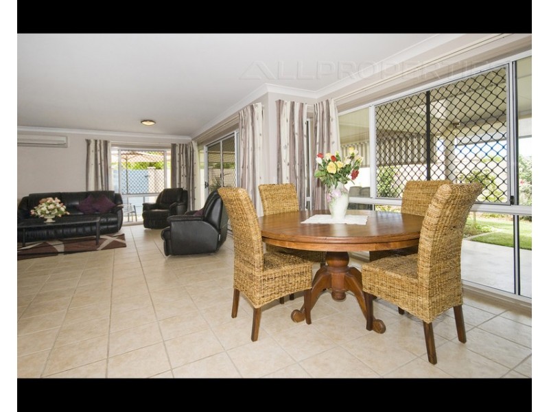 3 Cocoparra Cres, Parkinson QLD 4115