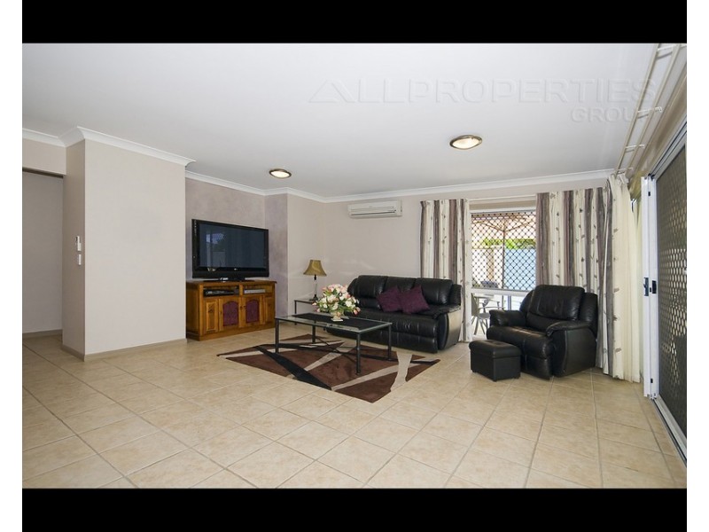 3 Cocoparra Cres, Parkinson QLD 4115
