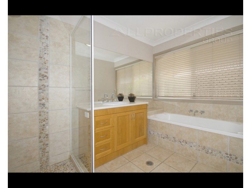 3 Cocoparra Cres, Parkinson QLD 4115