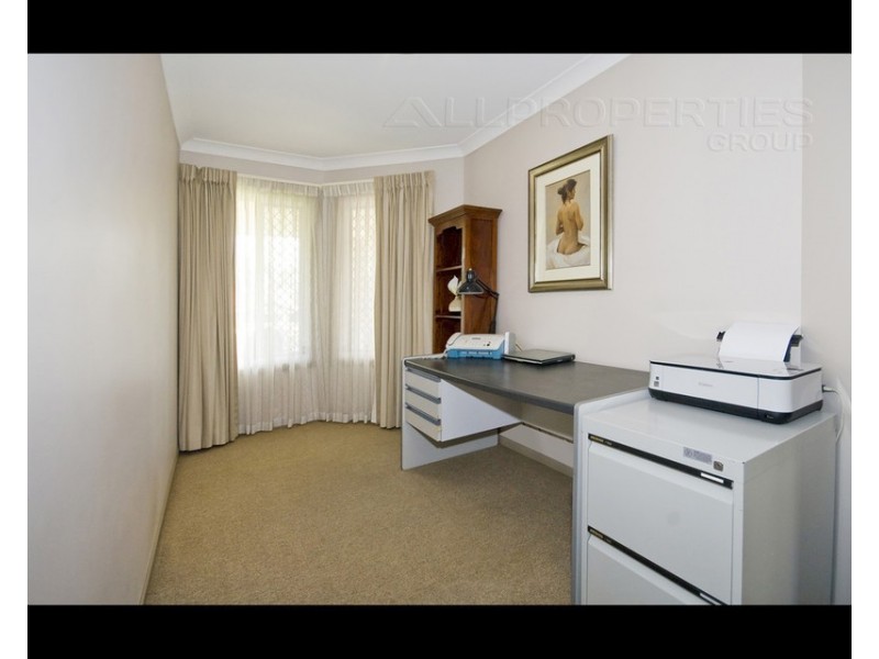 3 Cocoparra Cres, Parkinson QLD 4115