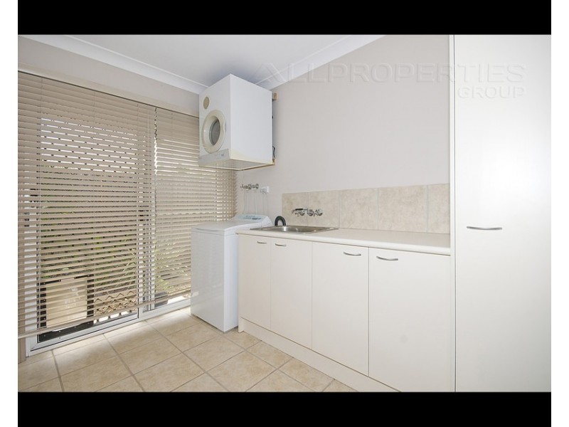 3 Cocoparra Cres, Parkinson QLD 4115