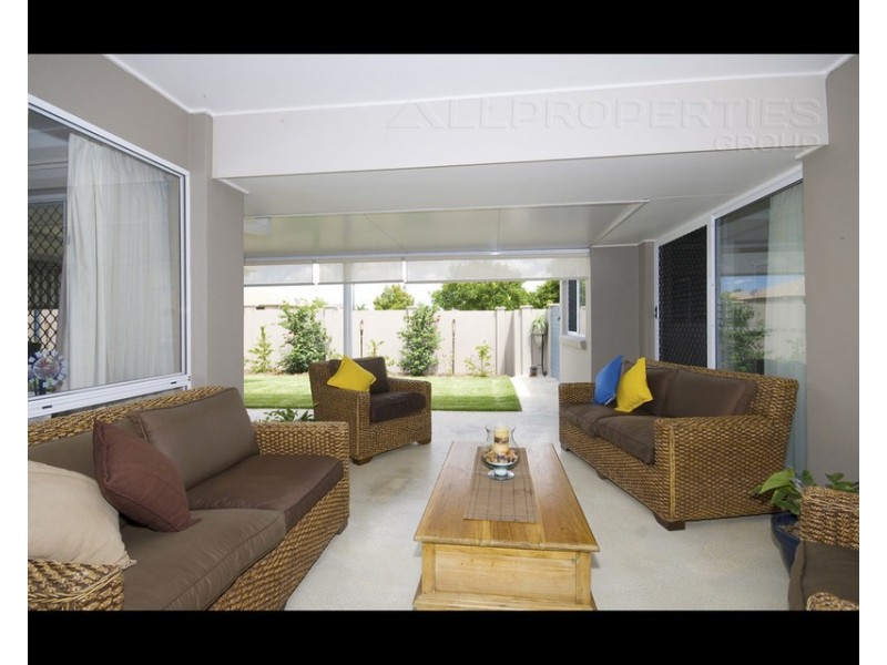 3 Cocoparra Cres, Parkinson QLD 4115