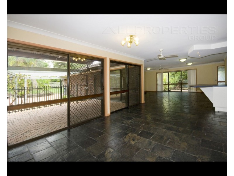 225 Forestdale Drive, Forestdale QLD 4118