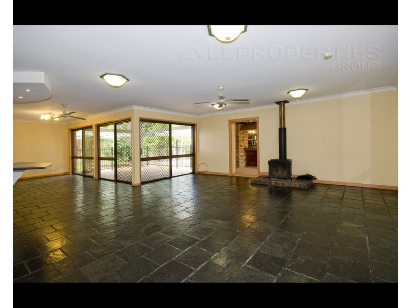 225 Forestdale Drive, Forestdale QLD 4118