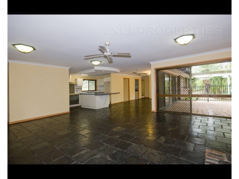 225 Forestdale Drive, Forestdale QLD 4118