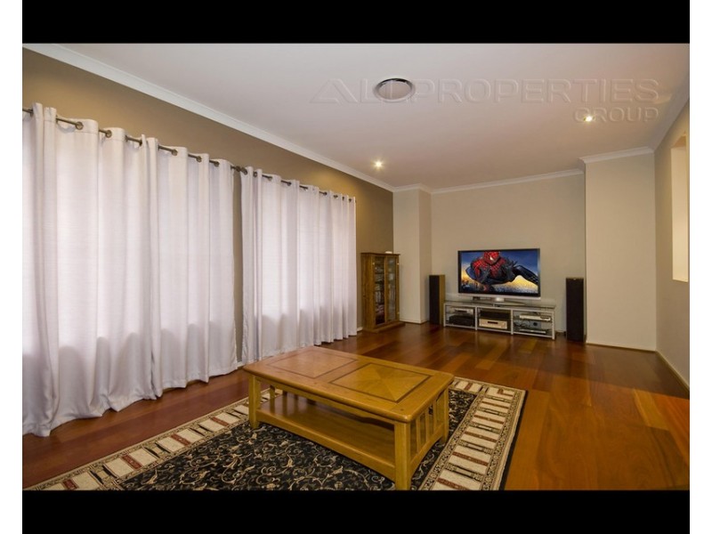 1 Cayman Place, Forest Lake QLD 4078