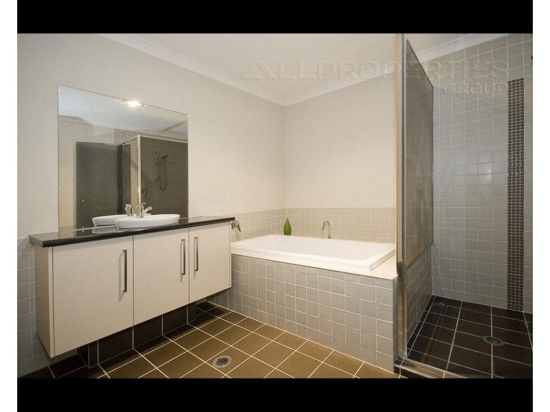 1 Cayman Place, Forest Lake QLD 4078