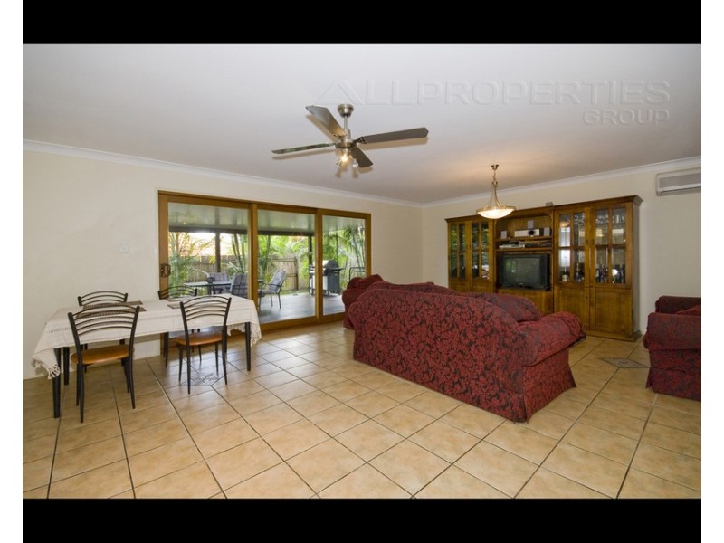 4 Simpson Way, Forest Lake QLD 4078