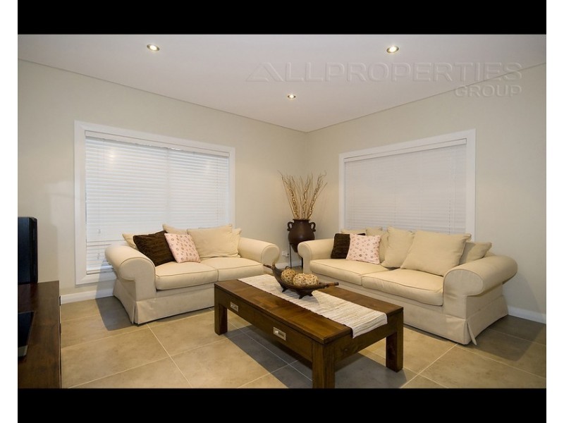 16 Trinette St, Shailer Park QLD 4128