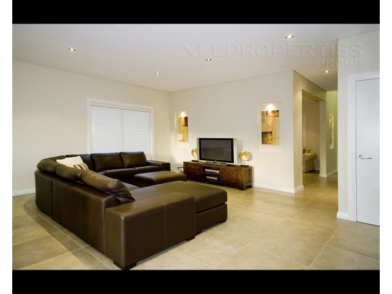 16 Trinette St, Shailer Park QLD 4128
