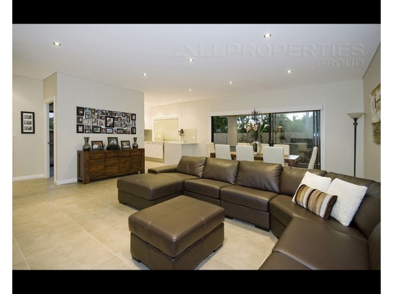 16 Trinette St, Shailer Park QLD 4128