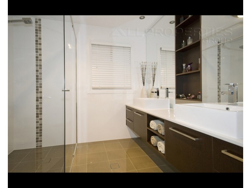 16 Trinette St, Shailer Park QLD 4128
