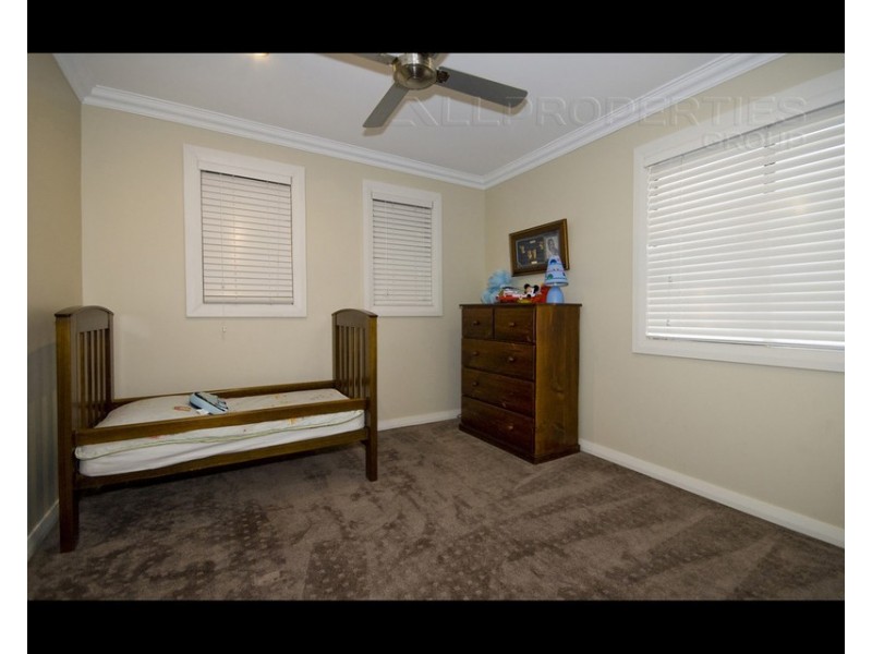 16 Trinette St, Shailer Park QLD 4128